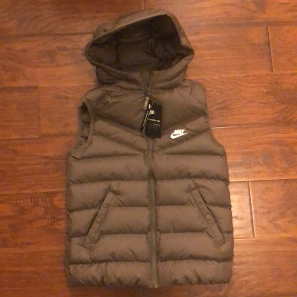 ❗️NWT NIKE BOYS or GIRLS PUFFER VEST SIZE M NEW WITH TAG - Picture 2 of 6